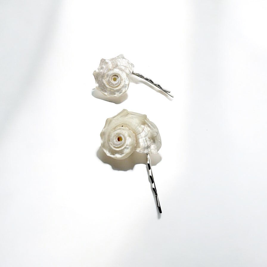 Thumbnail: Coral Conch Shell Hair Clips