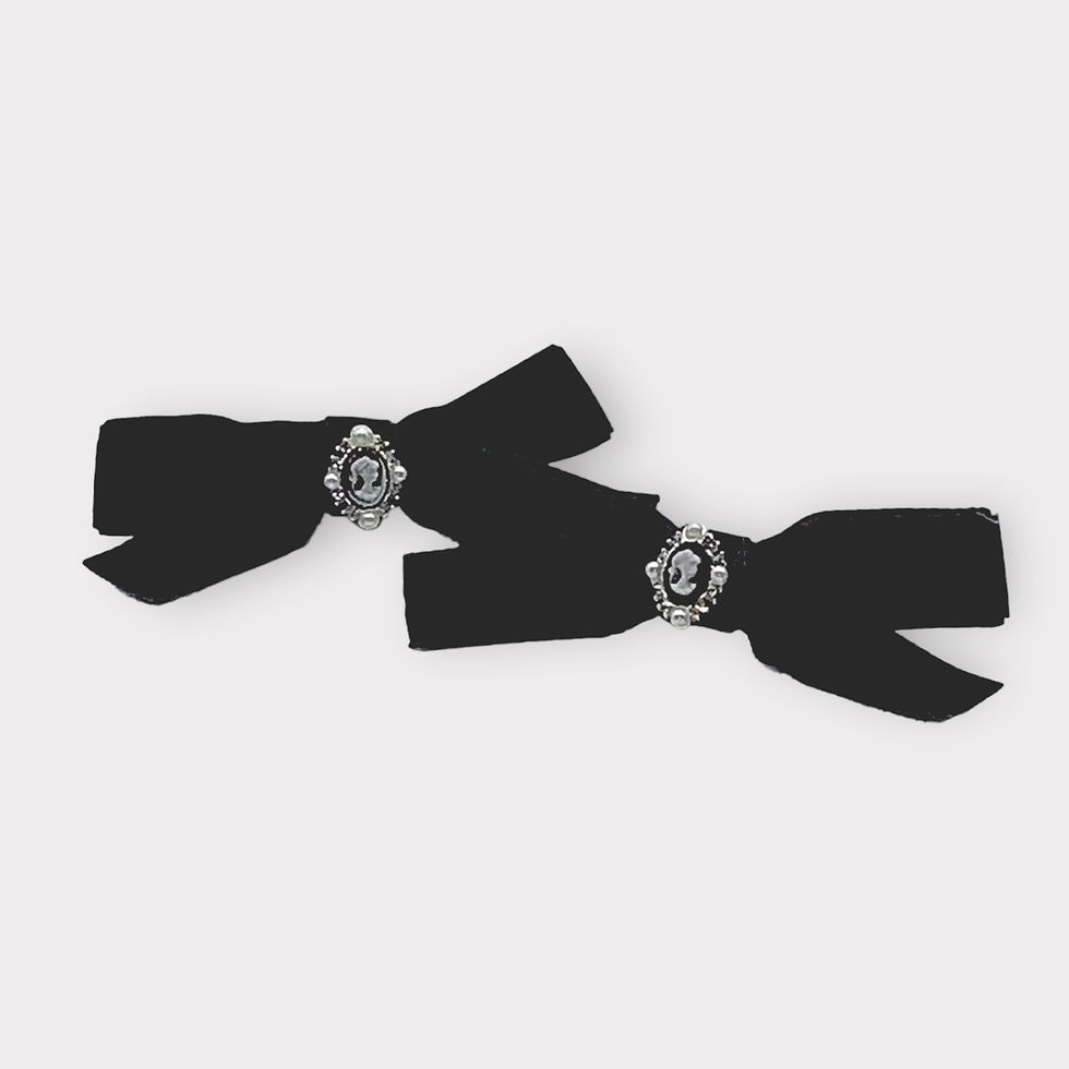 Miniatyrbild: Black Cameo Velvet Bow Hair Clips