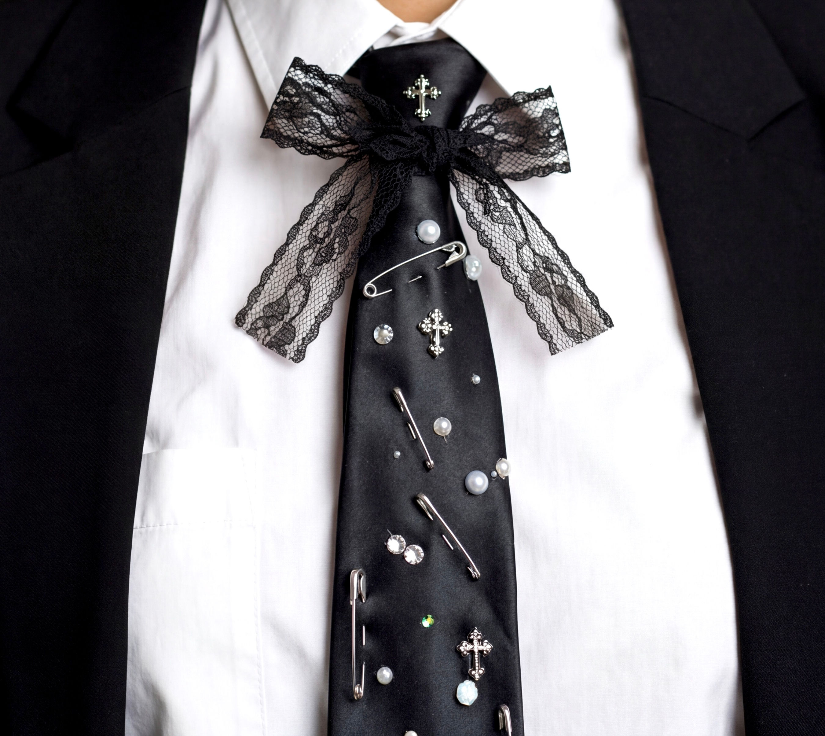 The Mourning Relic Tie