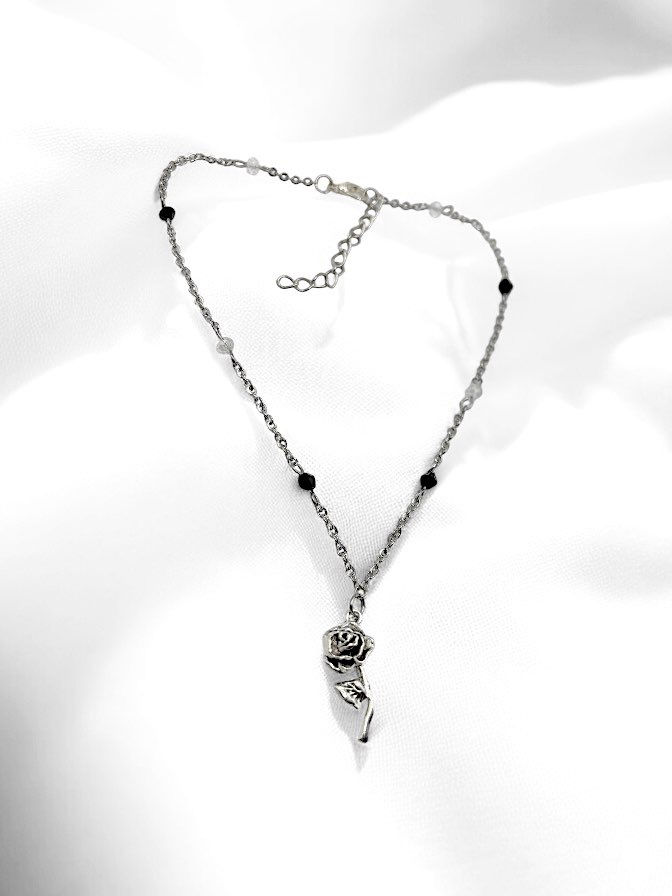 Miniaturbild: The Enchanted Rose Choker
