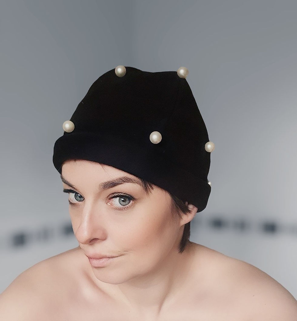 Miniature : The Pearl-Studded Fleece Beanie