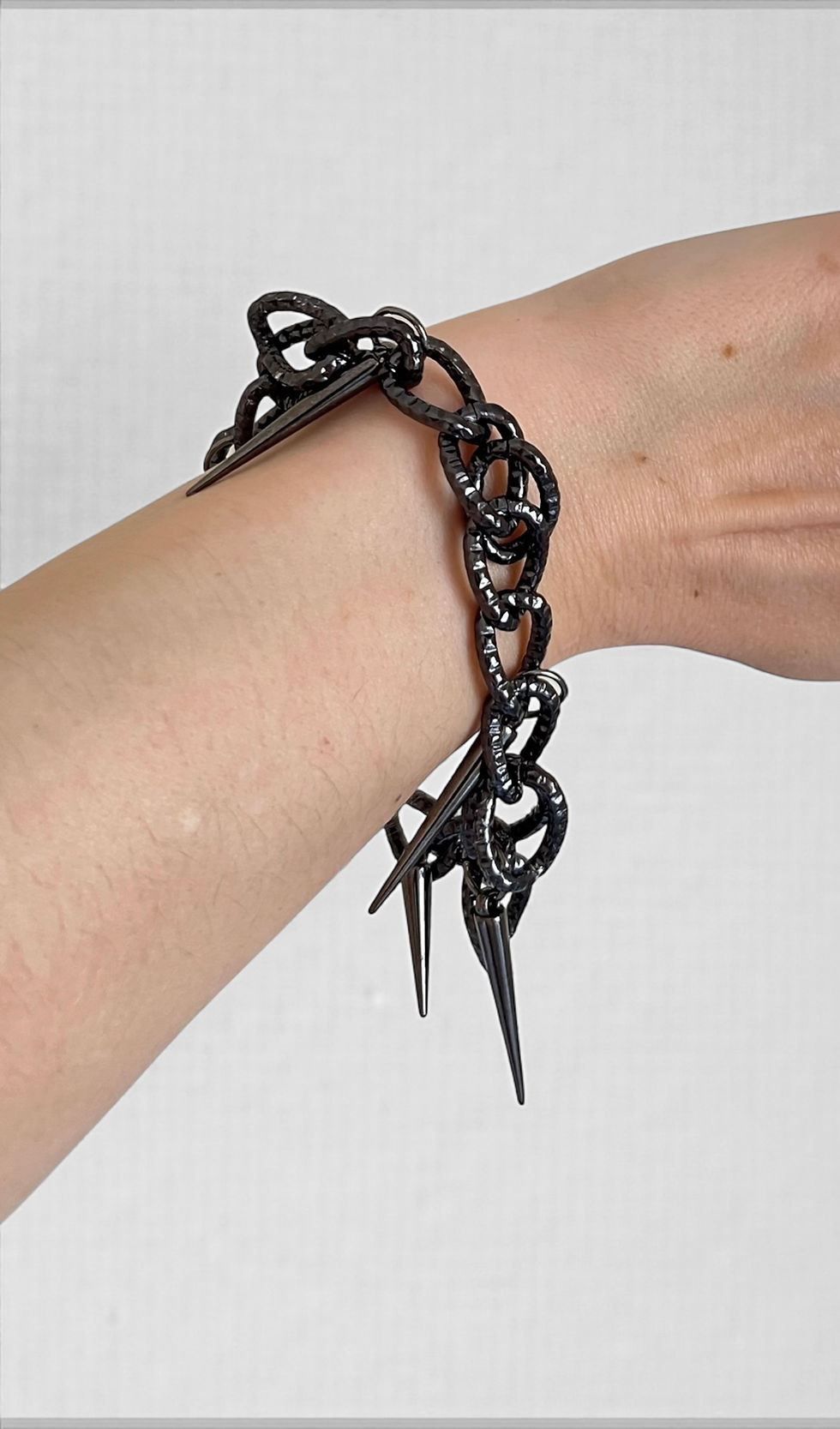 Thumbnail: Voidfang Spike Bracelet