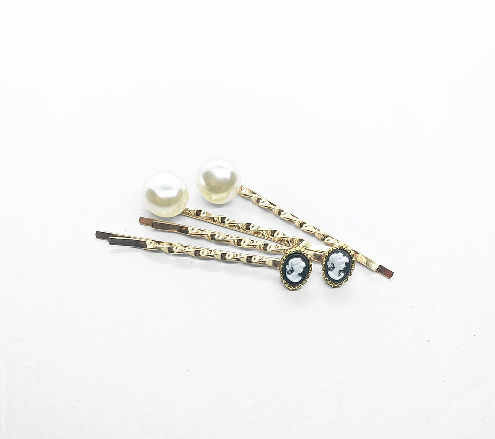 Miniature : Cameo and Pearl Hair Slides