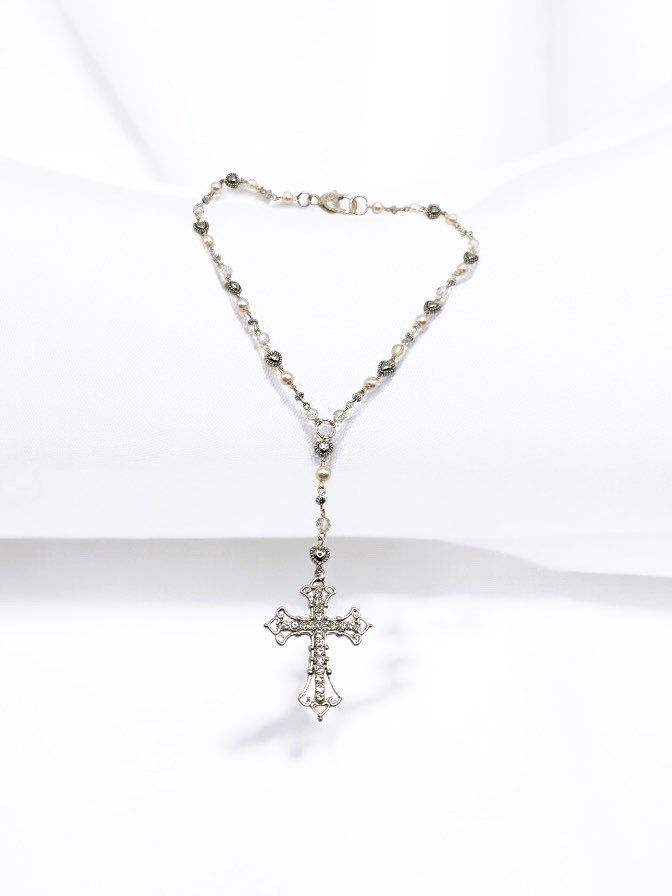 Miniaturbild: Elegant Baroque Inspired Cross Necklace