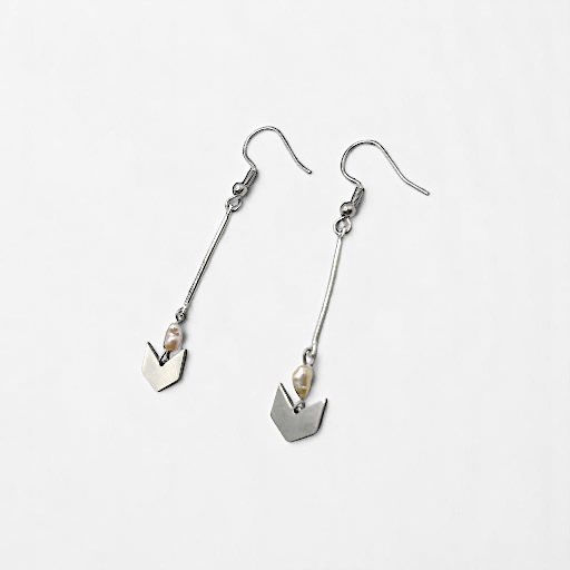 Miniaturbild: Arrow & Pearl Drop Earrings