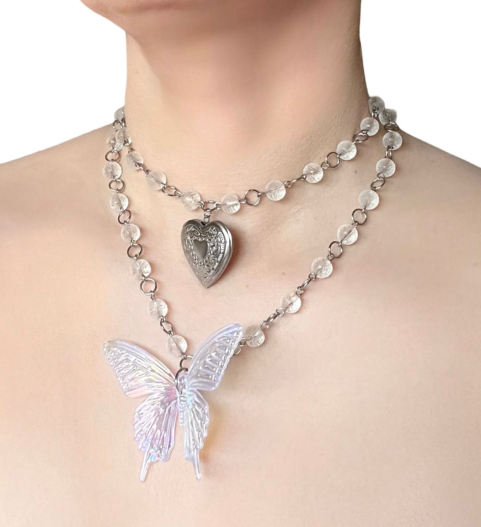Miniatyrbild: The Ivory Wing Locket Necklace
