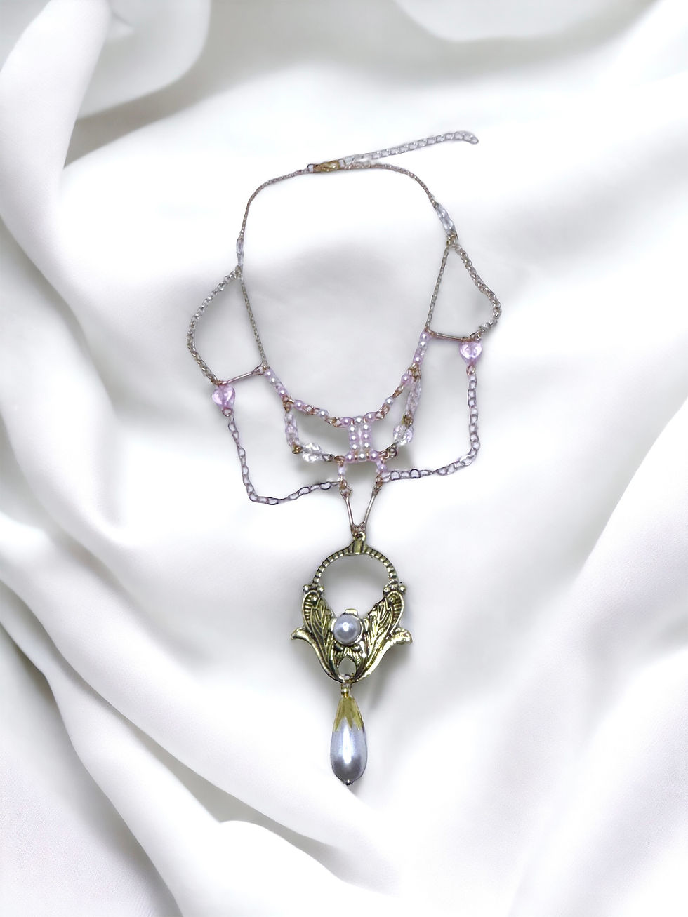 Miniaturbild: The Treasured Necklace 