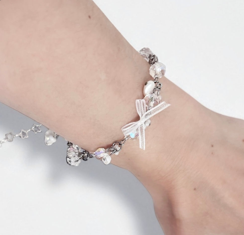 Miniature : Frosted Lace & Baroque Pearl Charm Bracelet
