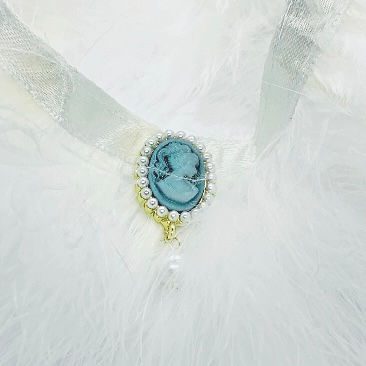 Miniature : Pearl Cameo Feather Collar 