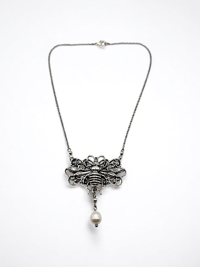 Miniatura: The Gilded Bee Necklace with Baroque Pearl 