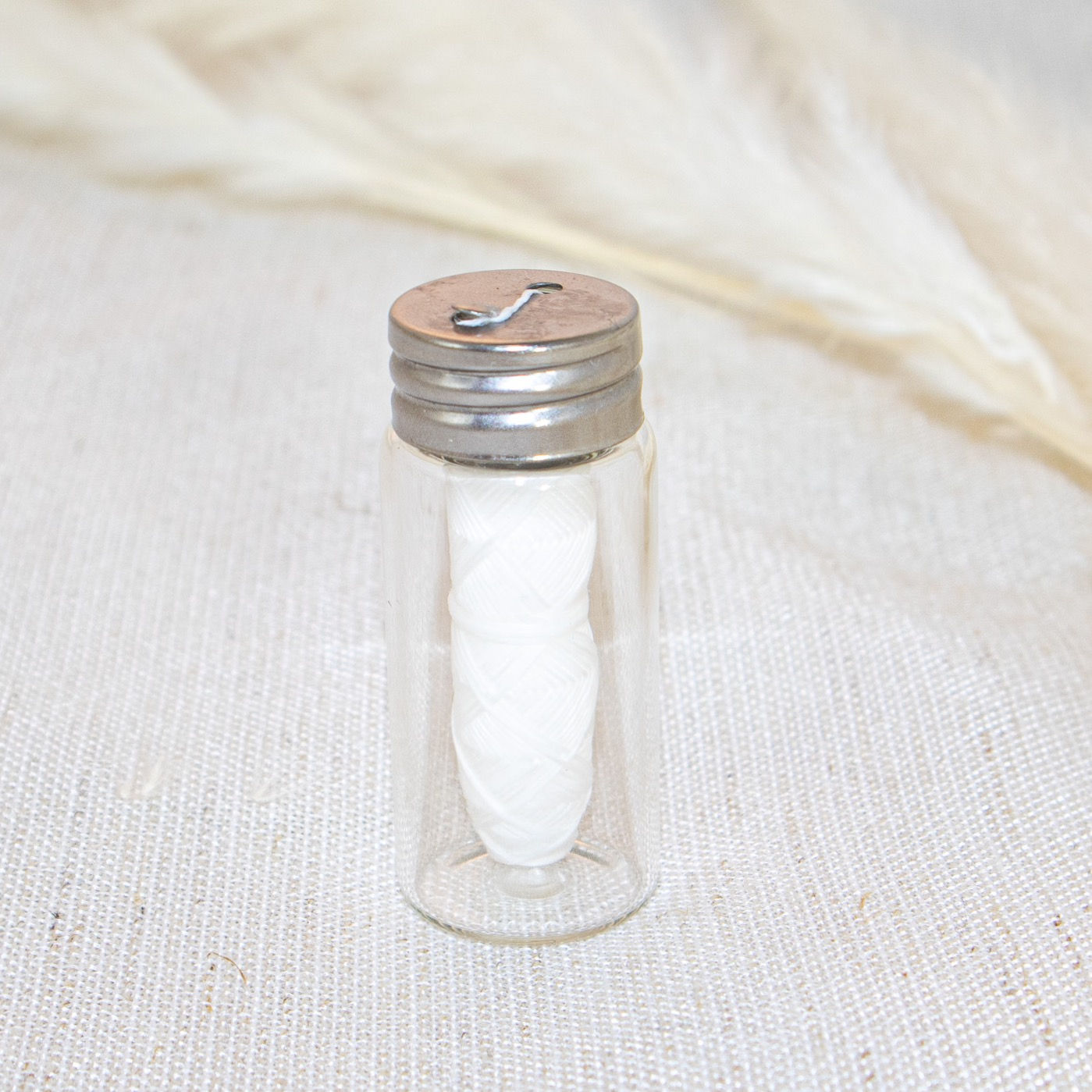 Plastikfreie Zahnseide aus Maisfaser im Glas-Flakon 30m