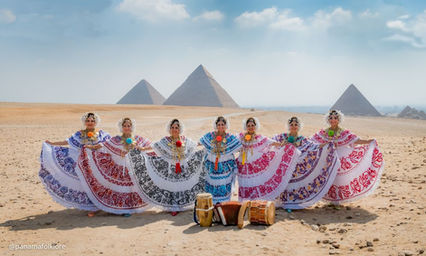 Polleras en las Pirámides de Egipto 2018