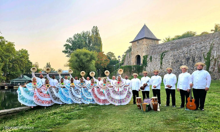 Panamá Folklore en la Fortaleza Medieval en Banja Luka, Bosnia 2024