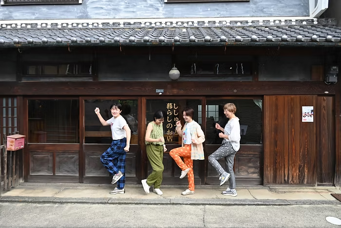 ▲今月は3店舗でもんぺフェア✨撮影中のオフショットです📸多種多様なもんぺが届きます!詳しくは以下のブログ内でご紹介しています◎