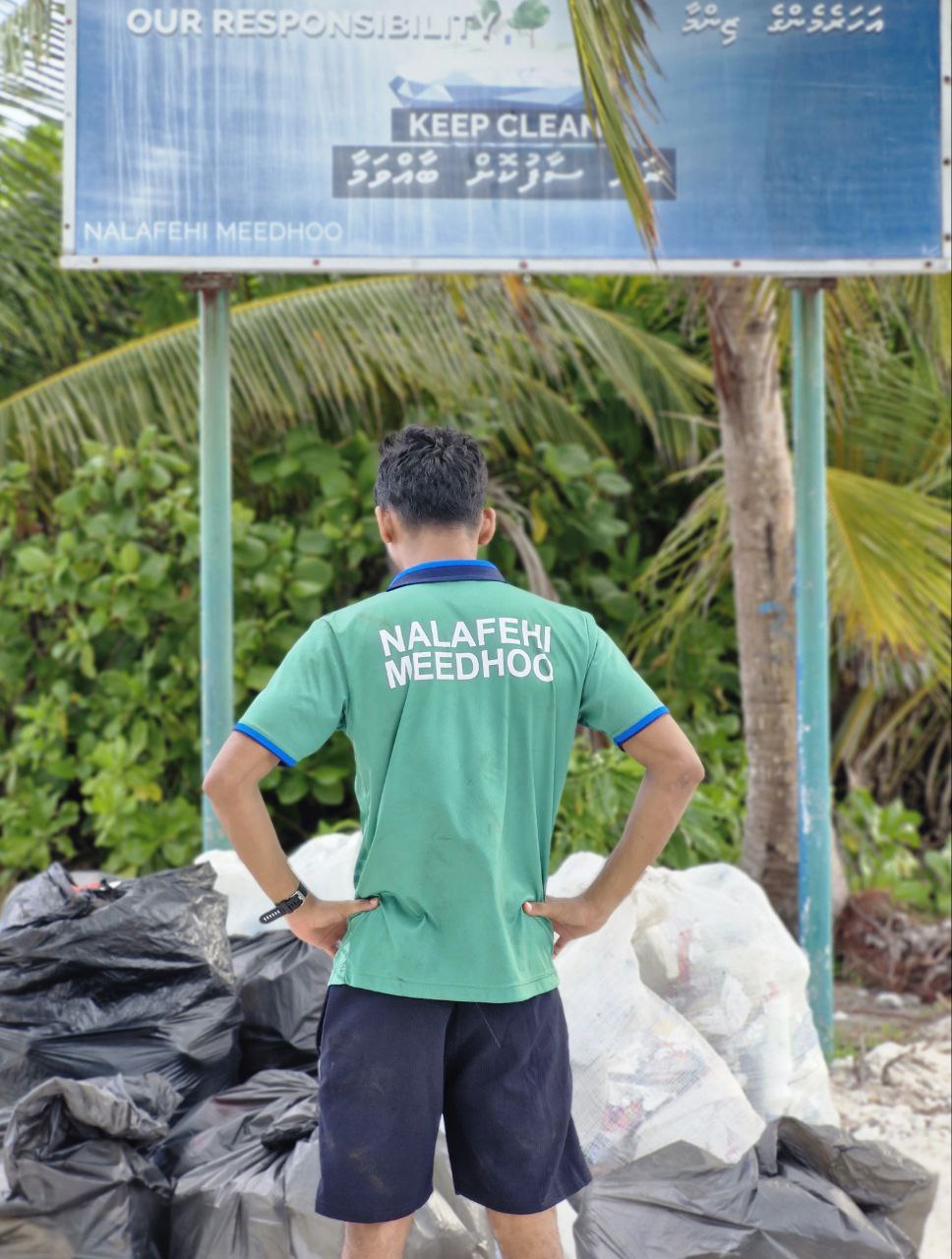 Nalafehi Meedhoo community members at work
