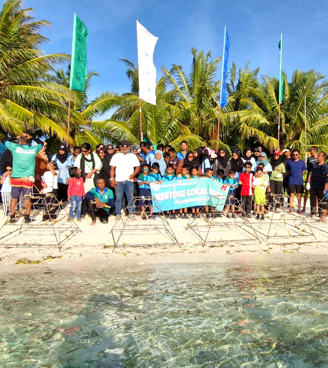 Community environmental work in Meedhoo