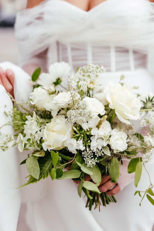 Modern white bouquet