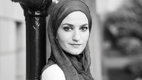 "اكتب لأعطي صوتاً للنفوس الصامتة" | "I write to give voice to voiceless souls"