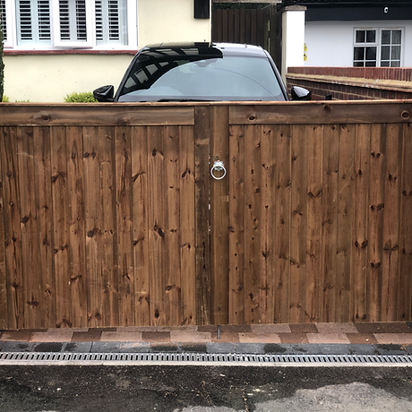 New double Gates installation in Bushey, Watford,Hertfordshirei installed by Fencing contractor.