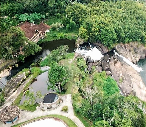 pousada vista de cima drone _edited_edited.jpg