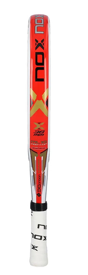 Explorez la critique détaillée de la raquette de Padel Nox ML10 Pro Cup pour améliorer votre jeu. Consultez notre test et avis approfondis pour choisir la meilleure option. Découvrez les caractéristiques, performances et retours d'expérience de cette raquette de qualité, afin d'optimiser votre performance sur le terrain.
