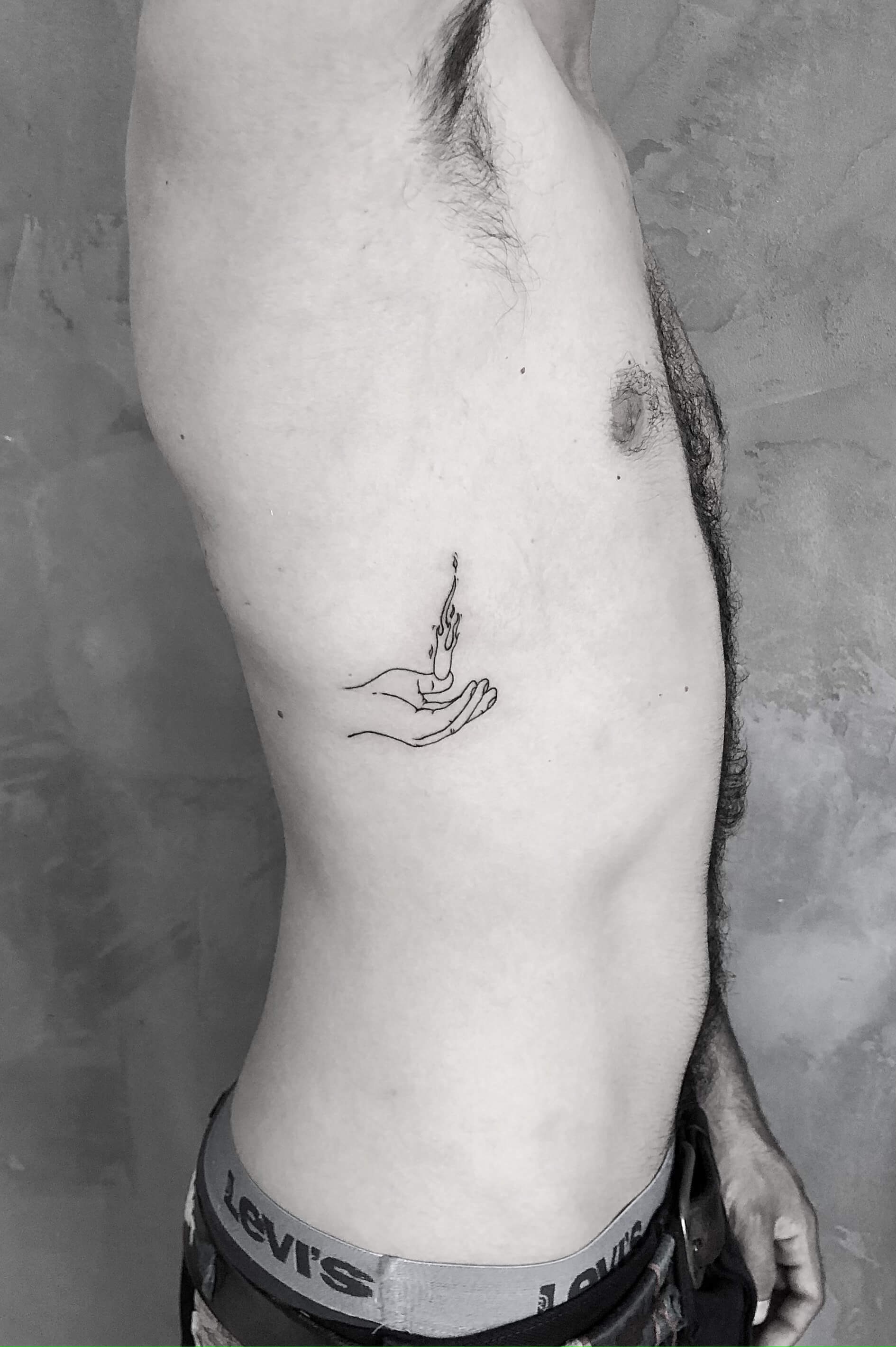 Tatouage minimaliste à Bordeaux, tatouage minimaliste en Gironde