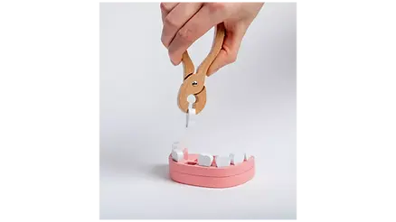 Diş Taşı Temizliği İşlemi Sonrası Dişlerin Arasında Boşluk Hissi Oluşur mu