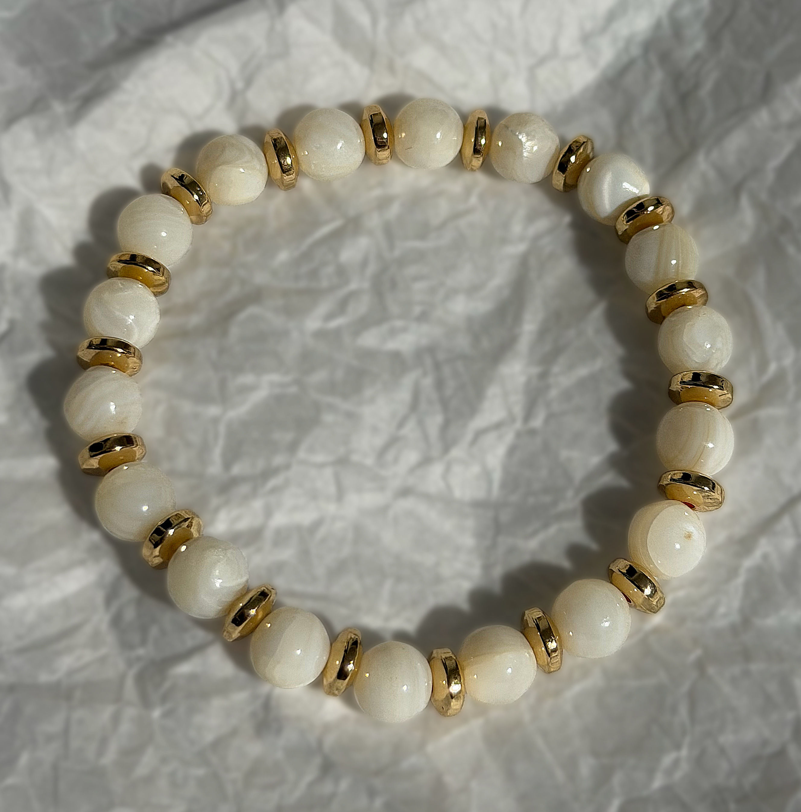 Pulsera de perla de concha y hematita