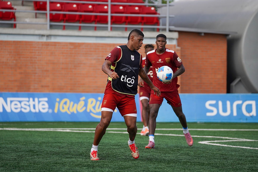 Aimar Sanchez training with the senior Panamanian National Team