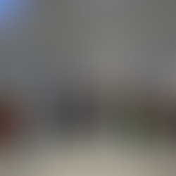 Zetaesse. Fabio Migliano. La “giusta distanza” non fa coincidere il giusto con la virtù della giustizia, bensì con la concretezza e la scaltrezza dell'appropriato, e che rimanda al giusto del “fa la cosa giusta”.