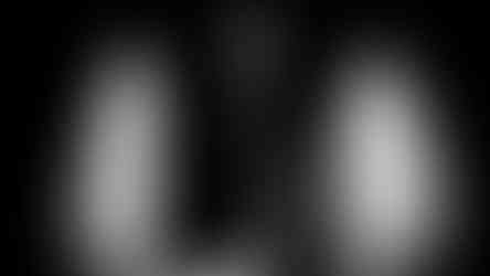 Zetaesse, Gianluca Colitta, Pocket Foto. Una raccolta di scatti che - attraverso la mediazione dello smartphone - registra lo straniamento del passeggiatore contemporaneo di fronte alla città