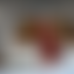 Zetaesse. Fabio Migliano. La “giusta distanza” non fa coincidere il giusto con la virtù della giustizia, bensì con la concretezza e la scaltrezza dell'appropriato, e che rimanda al giusto del “fa la cosa giusta”.