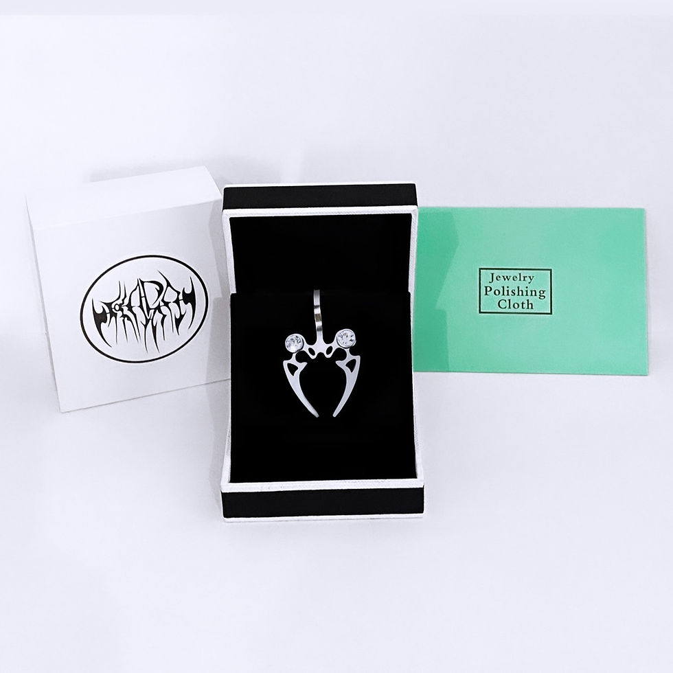 Thumbnail: LIP CUFF 0010