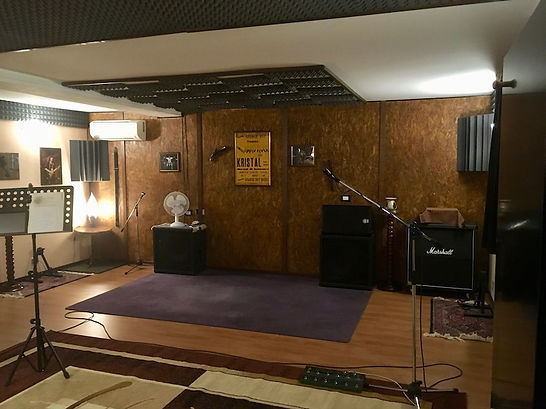 Sala front