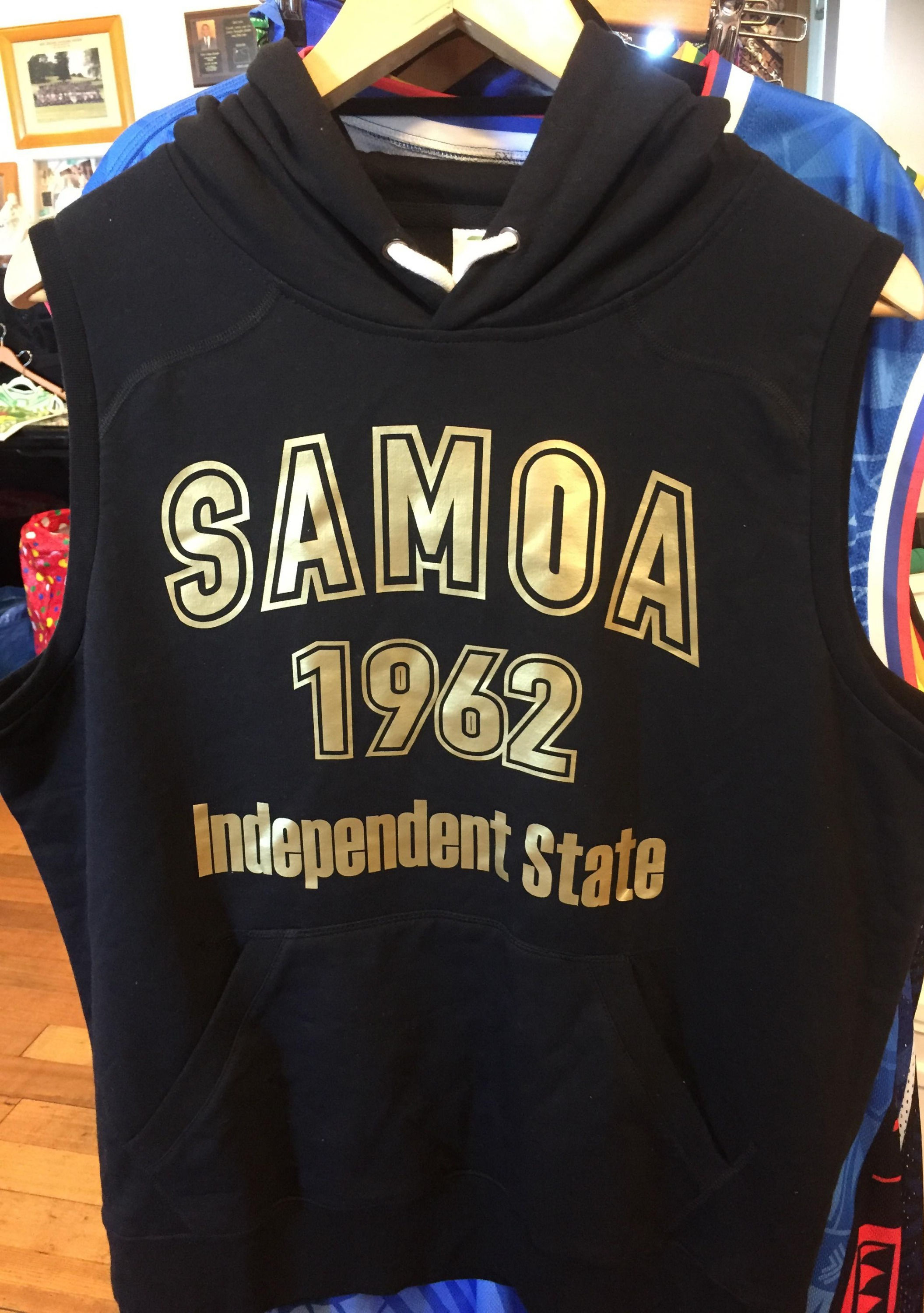 Samoa 1962 Hoodie sleeveless (silver/gold print)