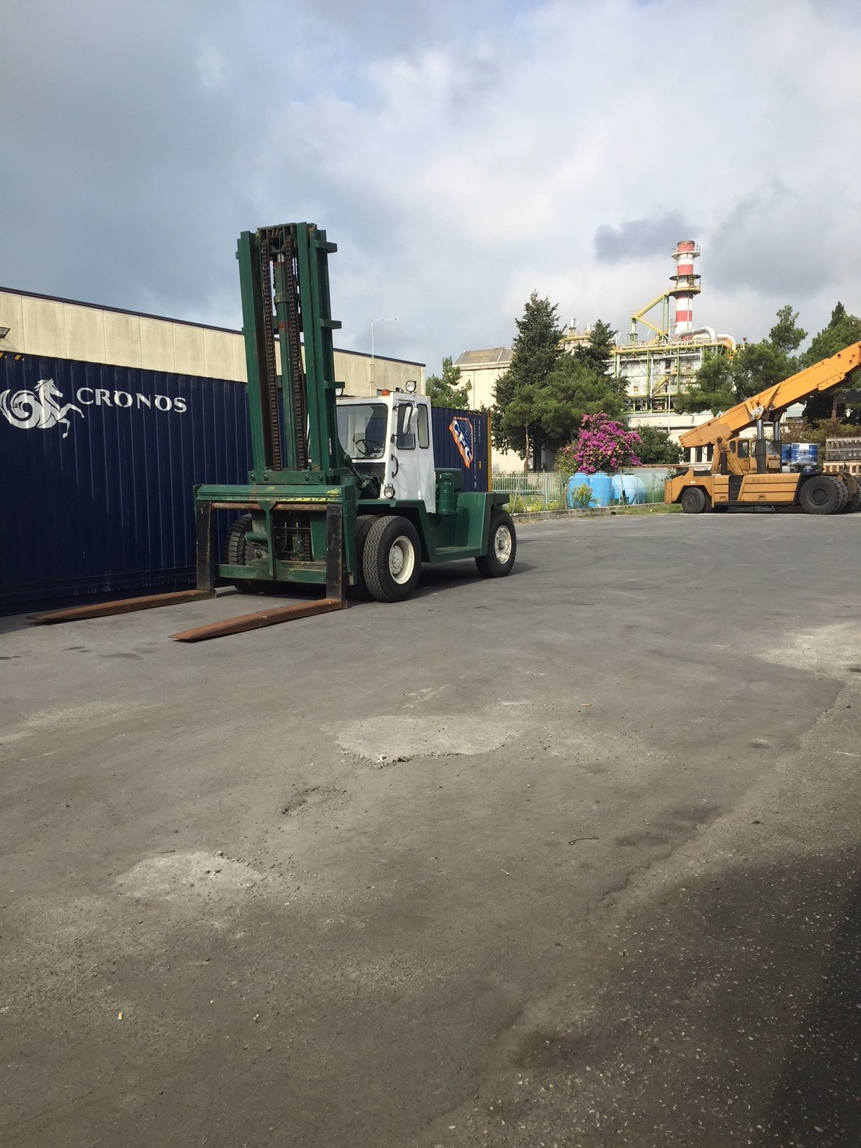 Magazzino 4Landing Livorno — scaffalature