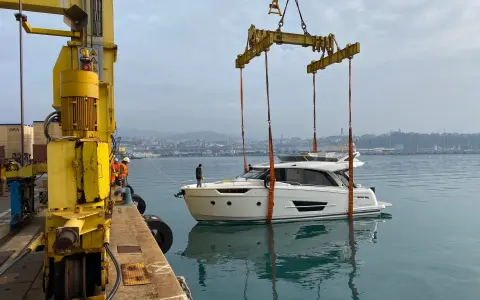 Yacht in trasporto marittimo — imbarcazioni 4Landing