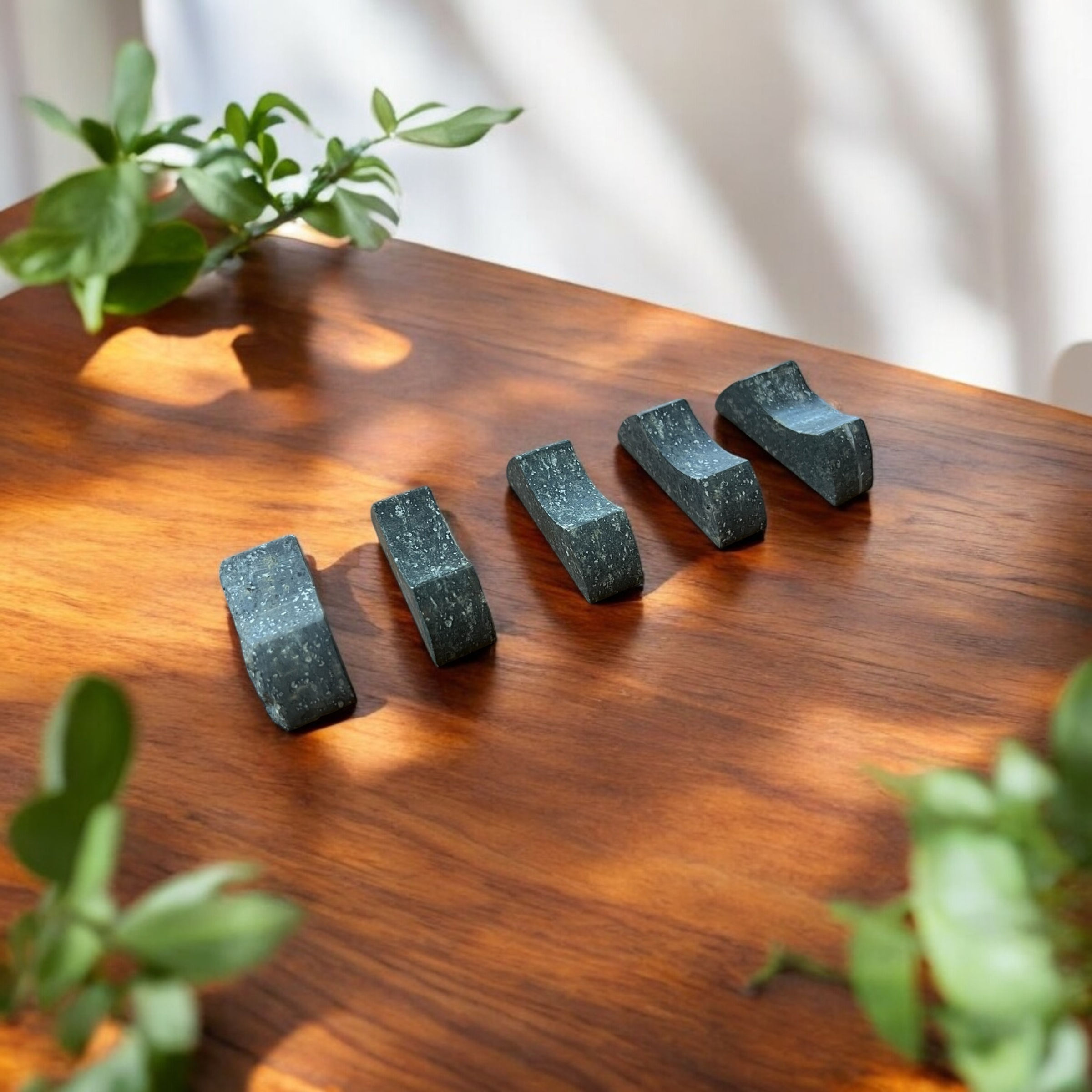本小松石 高級箸置き5セット - 5 Honkomatsu Stone Chopstick Rest Set of Five - 5