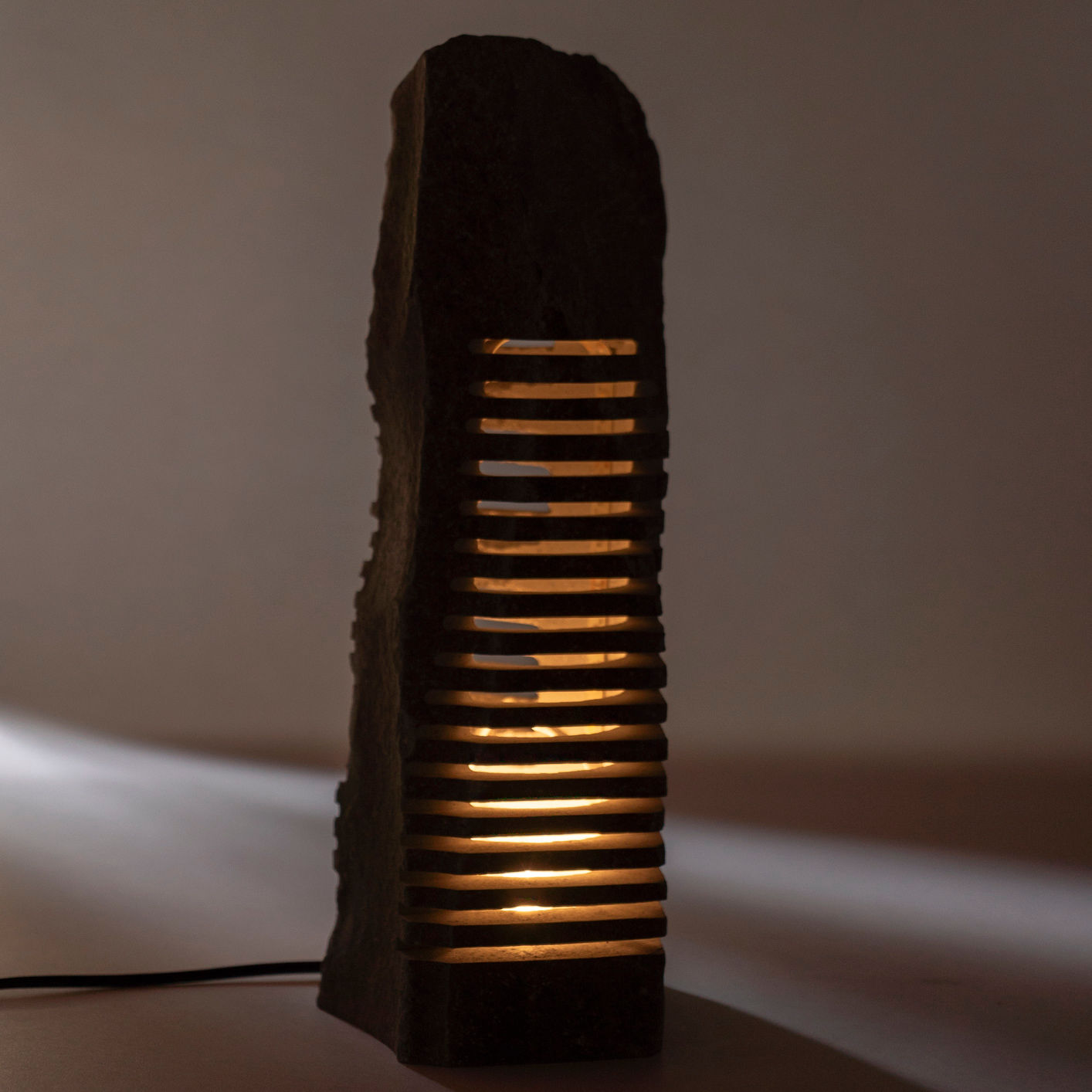 本小松石石灯り(トール細い水平穴)