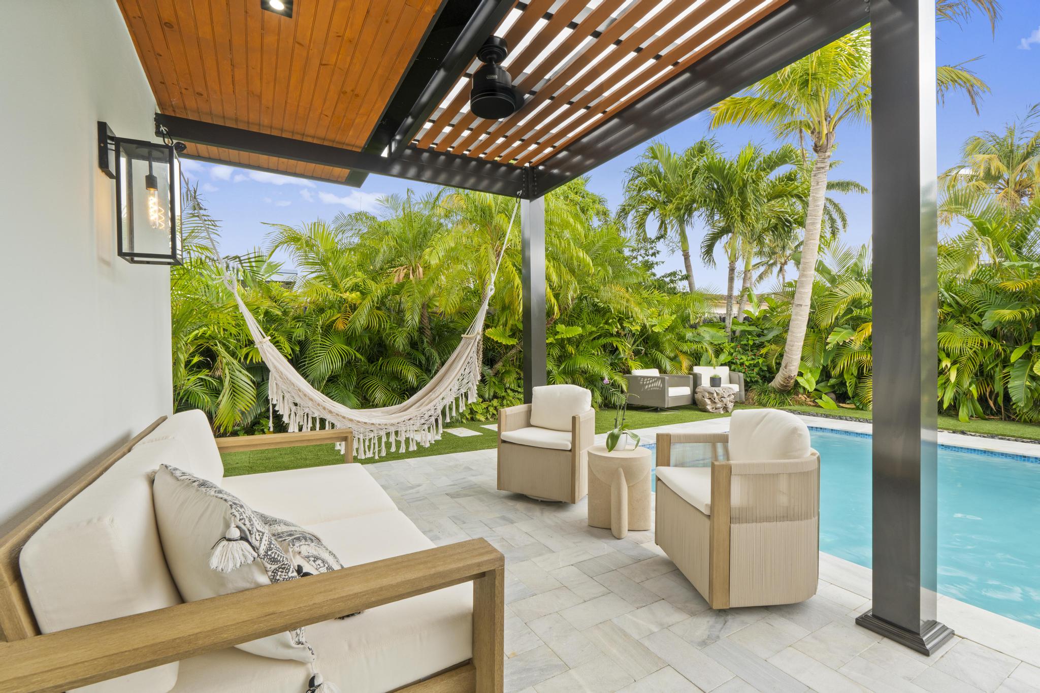 Outdoor living space by Malka Construction