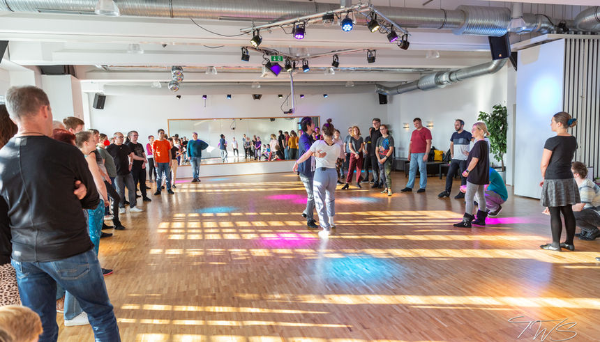 AutULMn Swing WEB-TWSN4607-.jpg