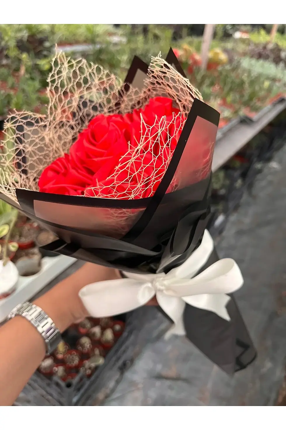 Küçük resim: Saten gül buketi