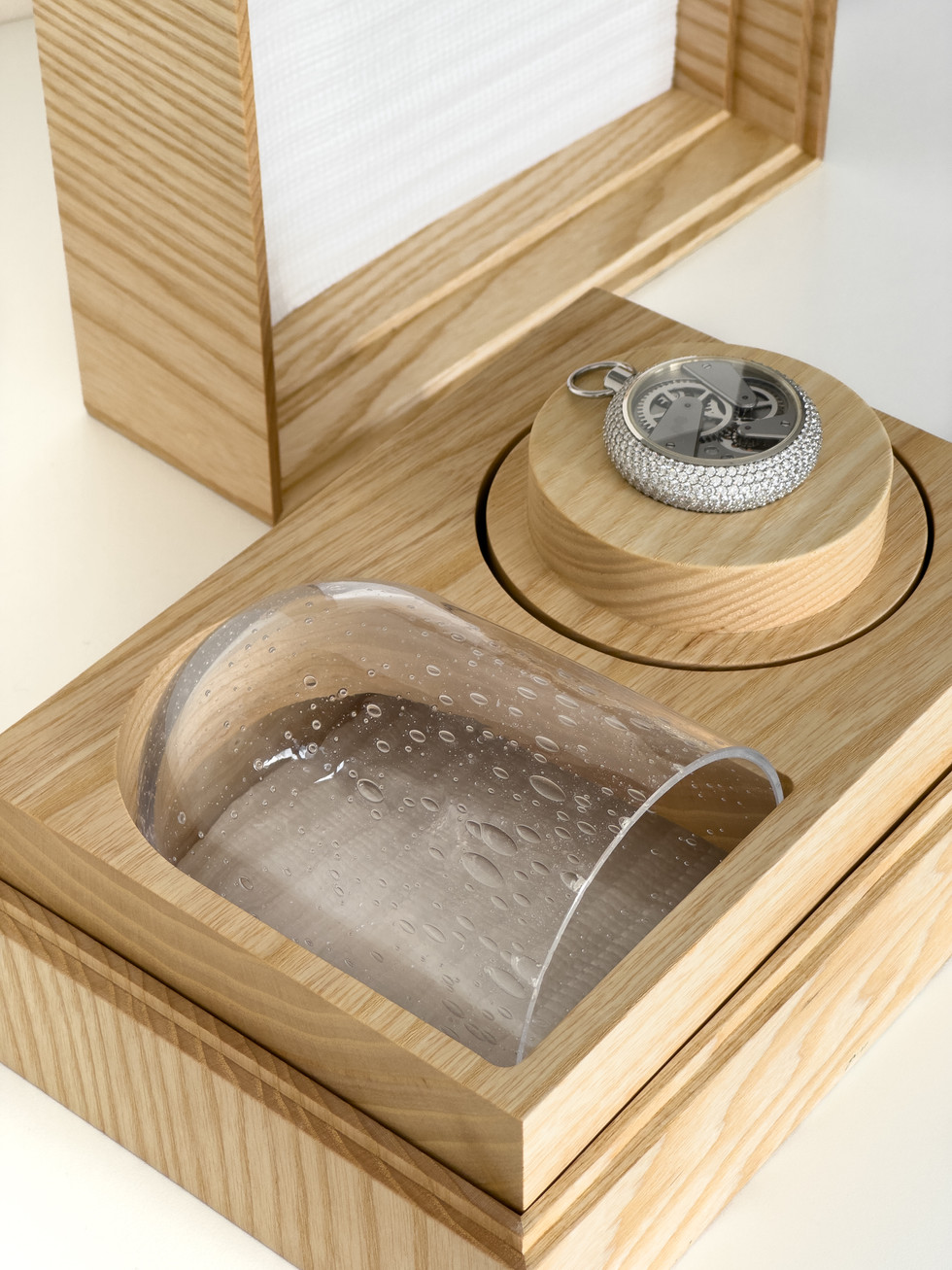 Soundlocket packaging, wood box, cushioned with Woamy padded flexible sheets
