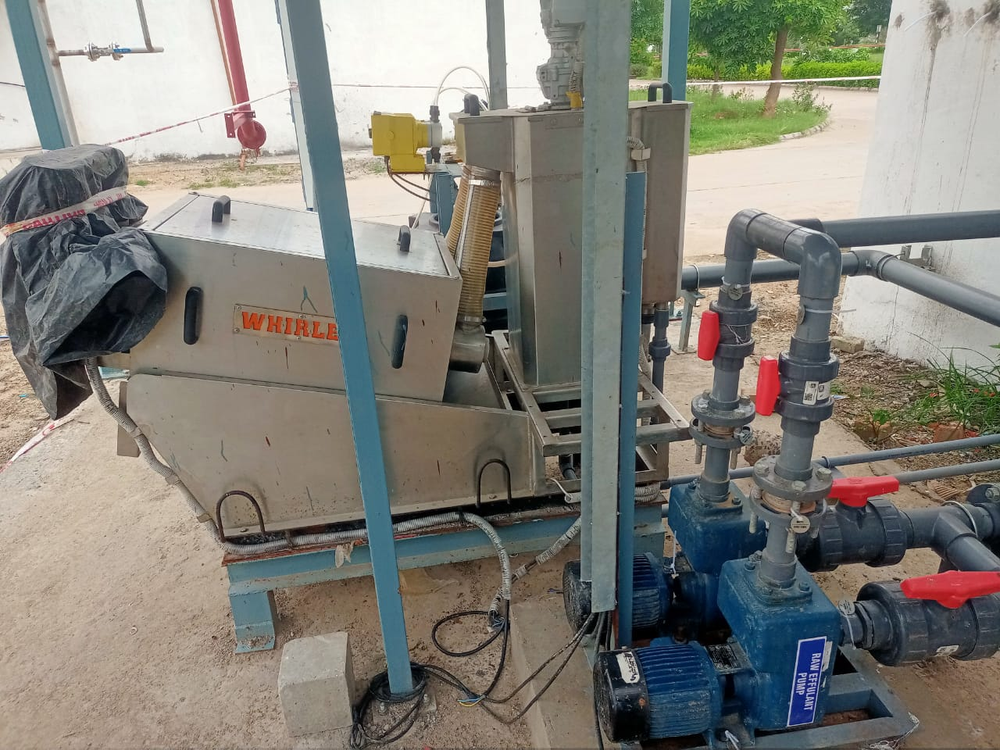 WHIRLER WSP-132 two-stage parallel model self-cleaning sludge dewatering screw press 