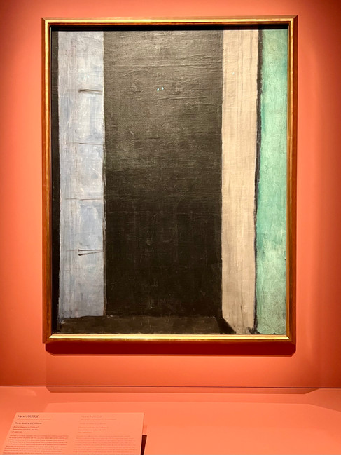 A quiet composition where texture and vertical balance replace detail, showing how reduction can car