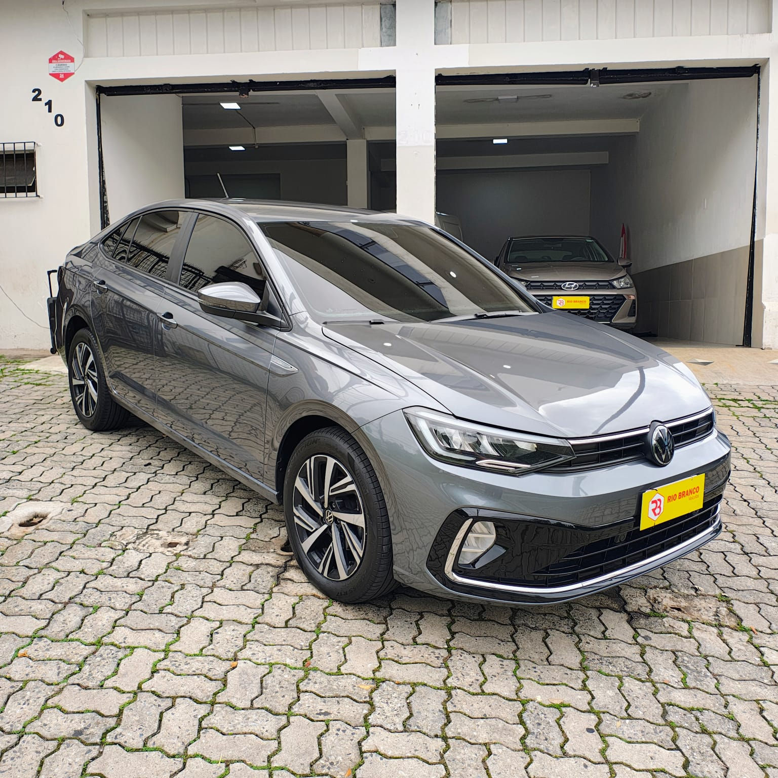 VIRTUS HIGHLINE 200 TSI 2025