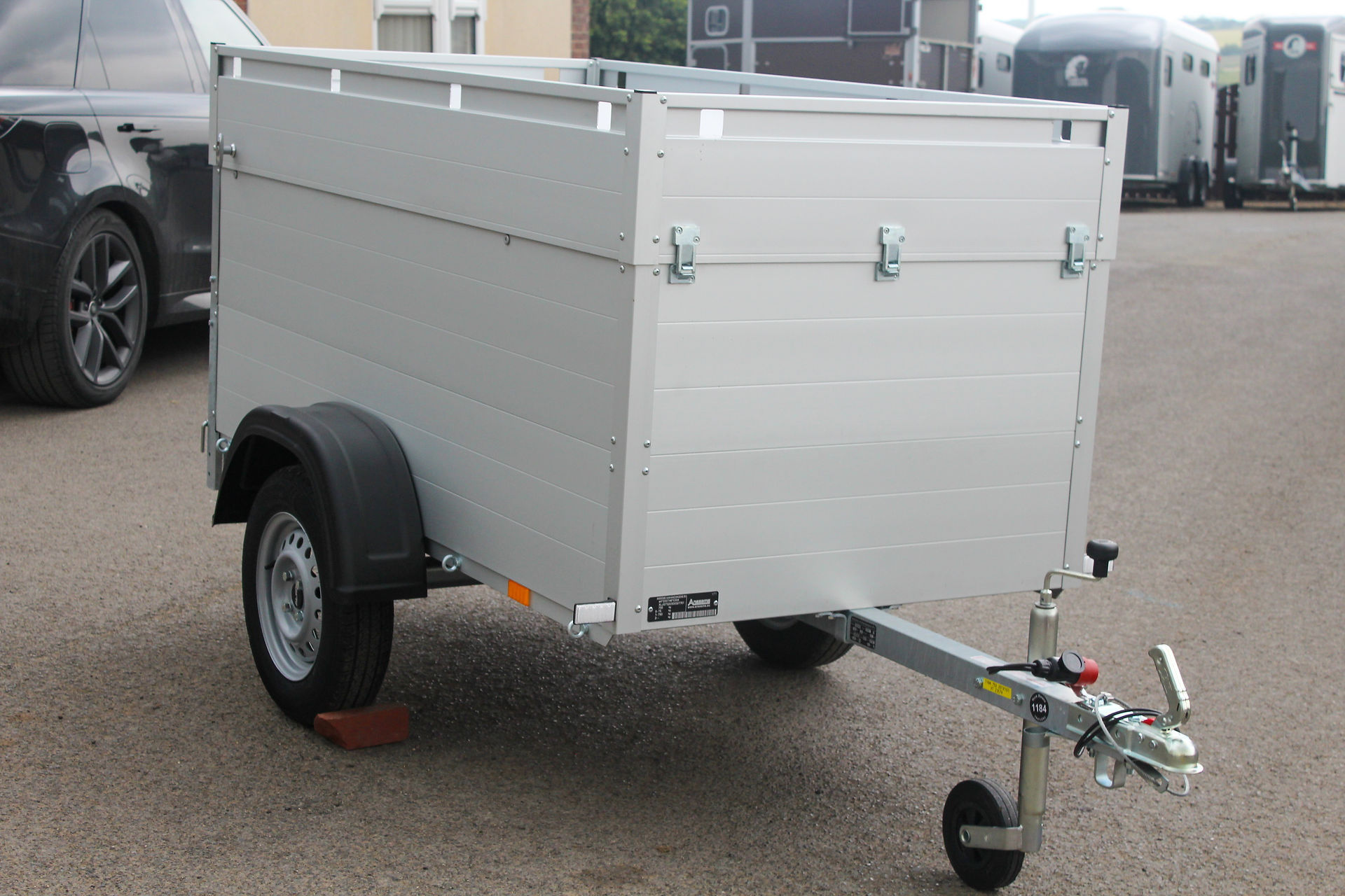 Debon C220 Camping Trailers