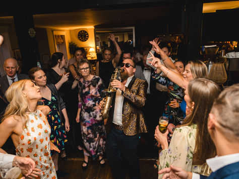 How Do I Choose Between A Solo Sax Player, A DJ Or A Band For My Wedding, Party Or Event?