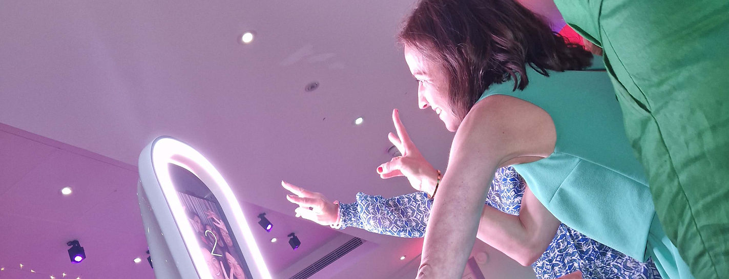 HIRE a photo booth london parties