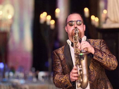 What Should You Know Before Booking a Wedding Saxophonist?